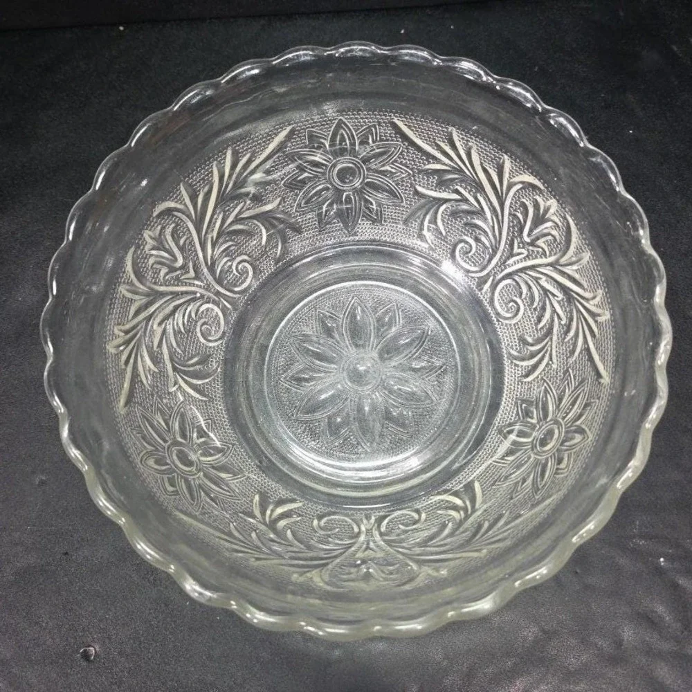 Anchor Hocking Clear Sunflower Serving Bowl, Vintage Pressed Glass‎ Centerpiece